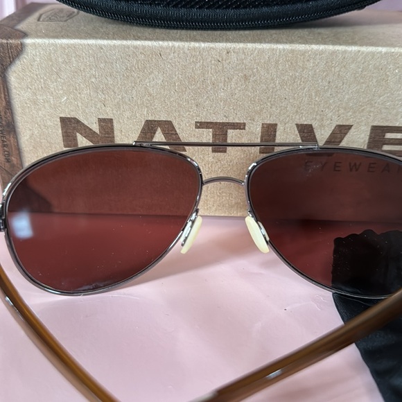 LIKE NEW! NATIVE PATROLLER SUNGLASSES - Picture 4 of 11